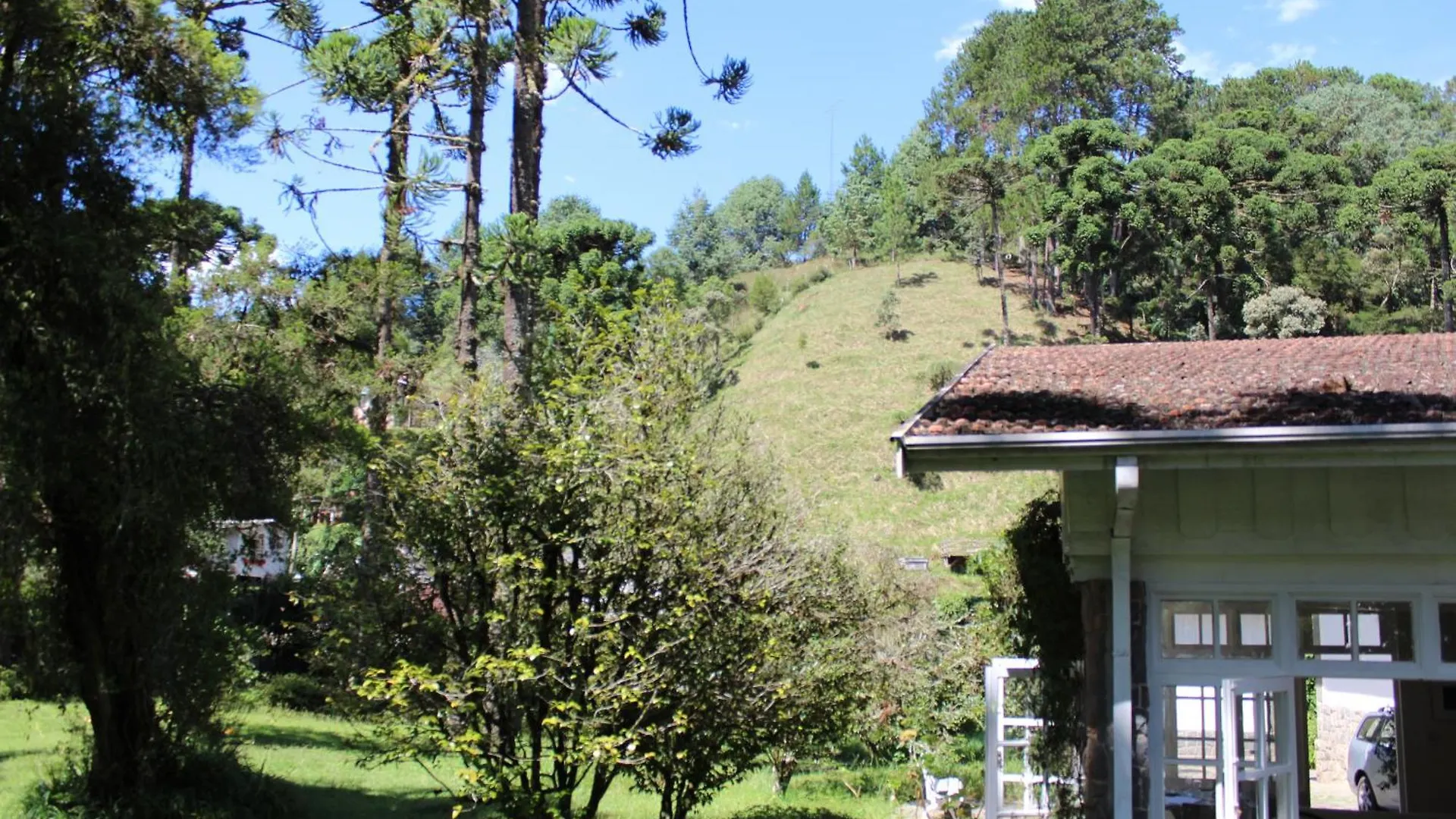 Casa Europeia Diferenciada - 9 Pessoas- 3 Min Capivari -5000 M2- Caseiro E Servicos Campos do Jordão